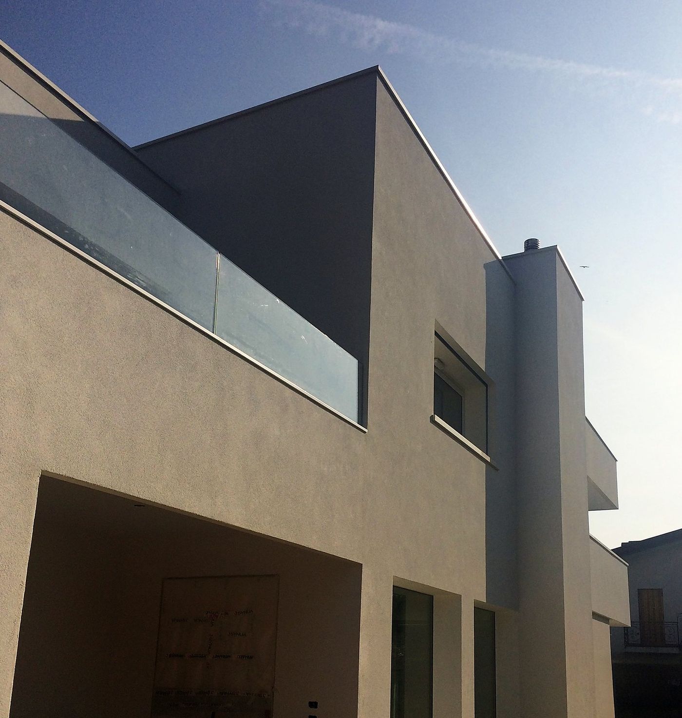 White in the City: the side with the terrace and the chimney