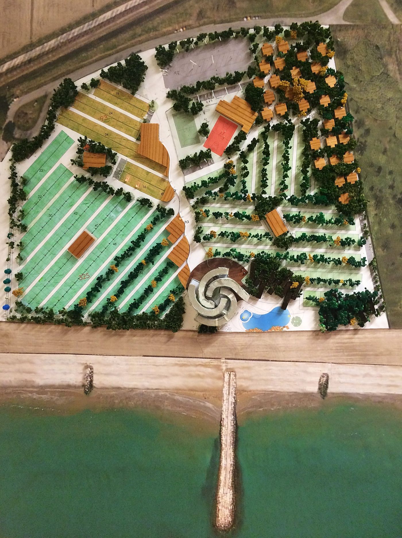 Caorle: il plastico visto dall’alto, dalle piazzole fino alla spiaggia